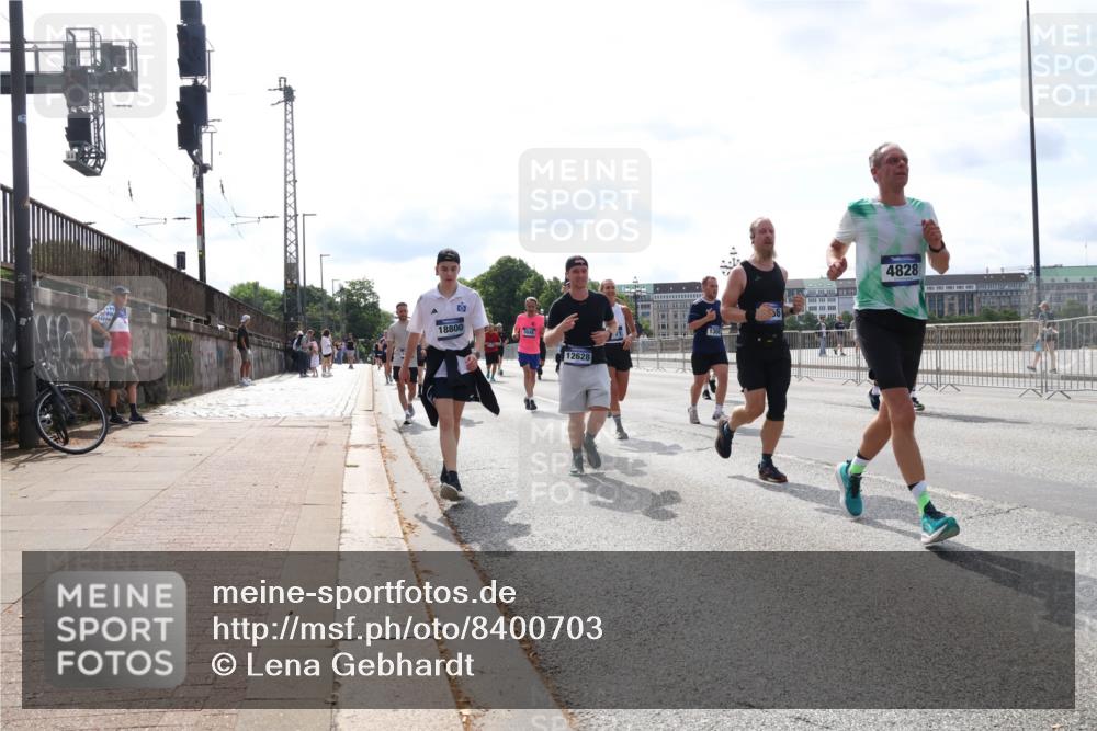 29.06.2025 - hella hamburg halbmarathon Lena Gebhardt http://msf.ph/oto/8400703 29.06.2025 10:16:07 Lombardsbrücke 18800, 12628, 1308, 36, 4828, 1156, 1212, 1308, 1599, 1651, 2071, 2076, 2165, 2436, 2803, 2835, 3134, 3167, 3648, 4007, 4583, 4637, 4828, 5046, 5294, 5423, 6024, 7753, 7897, 7941, 7942, 8169, 8274, 8554, 8597, 8645, 8746, 8885, 9192, 9601, 9628, 9675, 9784, 9802, 9810, 9881, 10107, 10108, 10139, 10141, 10183, 10292, 10608, 10844, 10990, 11113, 11303, 11344, 11345, 11478, 11774, 11783, 11818, 12427, 12469, 13179, 13818, 13951, 14423, 14550 meine-sportfotos.de