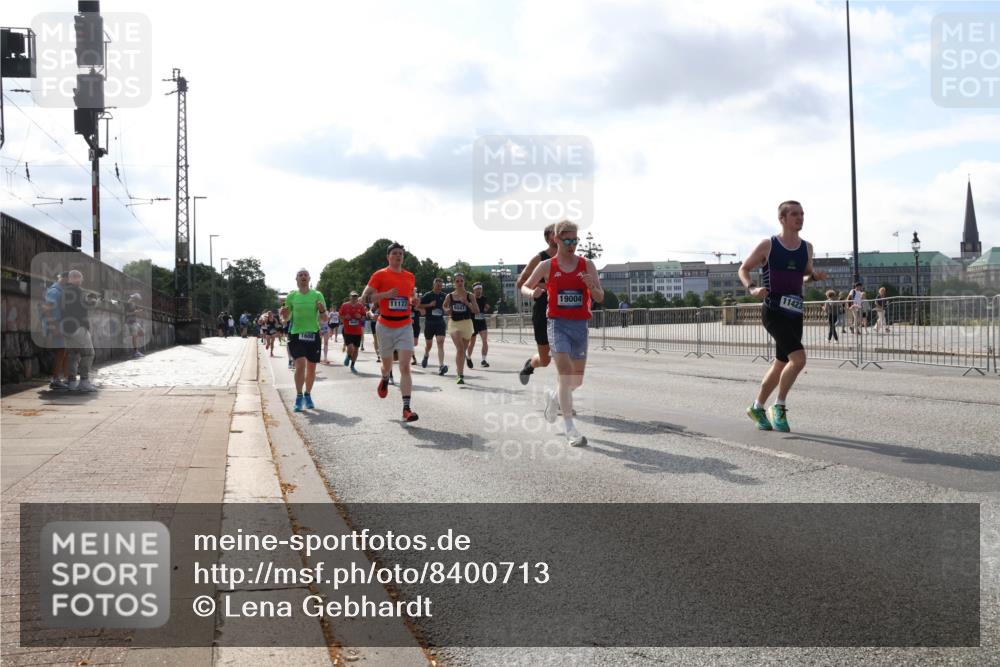 29.06.2025 - hella hamburg halbmarathon Lena Gebhardt http://msf.ph/oto/8400713 29.06.2025 09:48:57 Lombardsbrücke 1600, 11177, 19004, 1042, 1290, 1571, 1600, 1603, 2044, 2262, 2399, 2707, 2797, 3480, 3547, 4062, 4359, 4381, 5003, 5124, 5307, 5554, 5709, 5889, 6037, 6047, 6993, 7152, 7154, 7310, 7482, 7743, 7981, 8002, 8121, 8358, 8571, 9403, 9640, 9643, 10190, 10369, 10451, 10738, 10852, 10877, 11106, 11177, 11423, 11447, 12044, 12051, 12088, 12091, 12168, 12739, 13064, 13137, 13190, 13372, 13483, 13755, 13900, 13940, 14075, 14603 meine-sportfotos.de