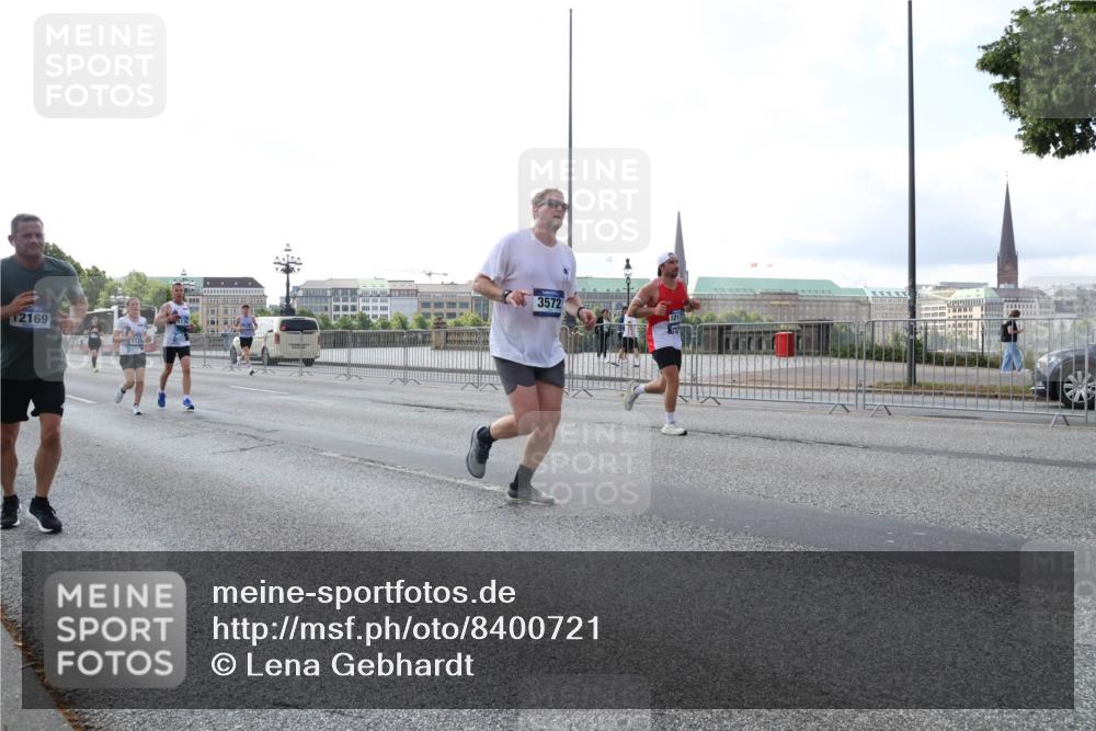 29.06.2025 - hella hamburg halbmarathon Lena Gebhardt http://msf.ph/oto/8400721 29.06.2025 10:03:16 Lombardsbrücke 12169, 3572, 1217, 1114, 1135, 1138, 1161, 1414, 1450, 1482, 1885, 2594, 2619, 2780, 2782, 2810, 3572, 3630, 4204, 4307, 4511, 4613, 4665, 4904, 5464, 6208, 6217, 6391, 6453, 6815, 6997, 7210, 7211, 7277, 7278, 7279, 7290, 7706, 7935, 8481, 8483, 8614, 9439, 9453, 10824, 11556, 11935, 12169, 12177, 12211, 12212, 12377, 12422, 12843, 12908, 13036, 13474, 13664, 13732, 13857, 13874, 13976, 14224, 15539, 16371, 17226, 18028 meine-sportfotos.de