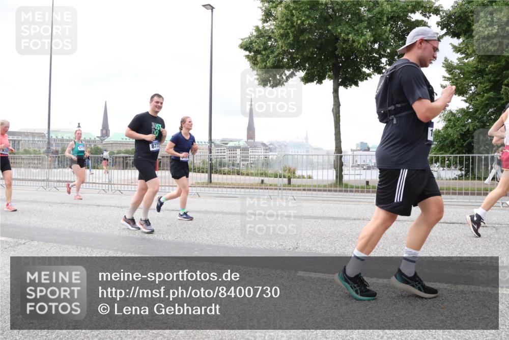 29.06.2025 - hella hamburg halbmarathon Lena Gebhardt http://msf.ph/oto/8400730 29.06.2025 10:58:05 Lombardsbrücke 8773, 1001, 1123, 1242, 1248, 1265, 1388, 1845, 2015, 2043, 2169, 2273, 2275, 2451, 2567, 2900, 3191, 3540, 3644, 3936, 3954, 4059, 4117, 4429, 4521, 4830, 5104, 5632, 5676, 5782, 6316, 6337, 6825, 6916, 7172, 7193, 7262, 7556, 7617, 7664, 7783, 7977, 7990, 8076, 8159, 8439, 8440, 8441, 8442, 8474, 8512, 8708, 8713, 8773, 8888, 9059, 9123, 9180, 9233, 9239, 9318, 9319, 9394, 9398, 9436, 9481, 9613, 9636, 9832 meine-sportfotos.de