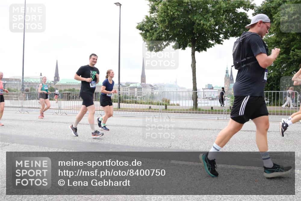 29.06.2025 - hella hamburg halbmarathon Lena Gebhardt http://msf.ph/oto/8400750 29.06.2025 10:58:05 Lombardsbrücke 0474, 1001, 1123, 1242, 1248, 1265, 1388, 1845, 2015, 2043, 2169, 2273, 2275, 2451, 2567, 2900, 3191, 3540, 3644, 3936, 3954, 4059, 4117, 4429, 4521, 4830, 5104, 5632, 5676, 5782, 6316, 6337, 6825, 6916, 7172, 7193, 7262, 7556, 7617, 7664, 7783, 7977, 7990, 8076, 8159, 8439, 8440, 8441, 8442, 8474, 8512, 8708, 8713, 8773, 8888, 9059, 9123, 9180, 9233, 9239, 9318, 9319, 9394, 9398, 9436, 9481, 9613, 9636, 9832 meine-sportfotos.de