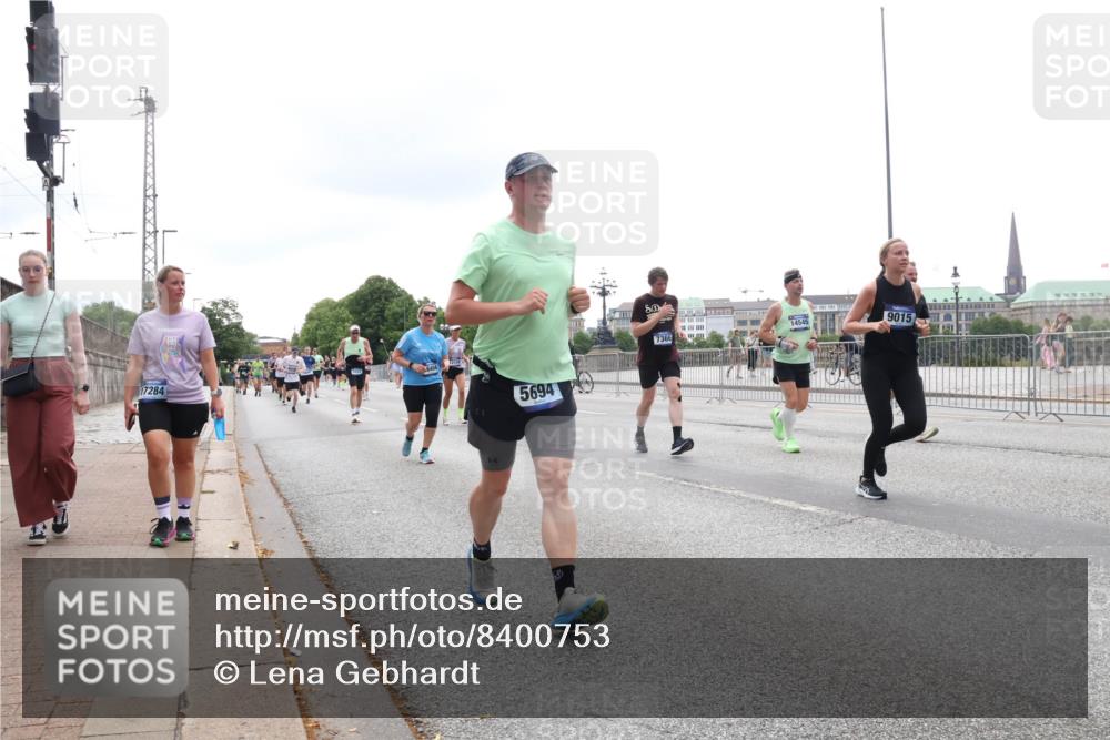 29.06.2025 - hella hamburg halbmarathon Lena Gebhardt http://msf.ph/oto/8400753 29.06.2025 10:49:58 Lombardsbrücke 17284, 5694, 80, 7366, 14545, 9015, 1040, 1041, 1487, 1511, 1805, 1888, 2212, 2466, 2668, 2862, 2997, 3701, 4090, 4870, 5076, 5552, 5694, 5749, 5751, 5997, 6191, 6680, 6694, 6830, 7305, 7339, 7366, 7679, 7721, 7722, 7755, 8065, 8254, 9015, 9162, 9605, 9940, 10060, 10403, 10617, 10683, 10704, 11030, 11631, 11716, 11760, 12079, 12124, 12388, 13127, 13128, 13309, 13381, 13744, 13764, 13846, 14144, 14505, 14545, 14692, 15626 meine-sportfotos.de
