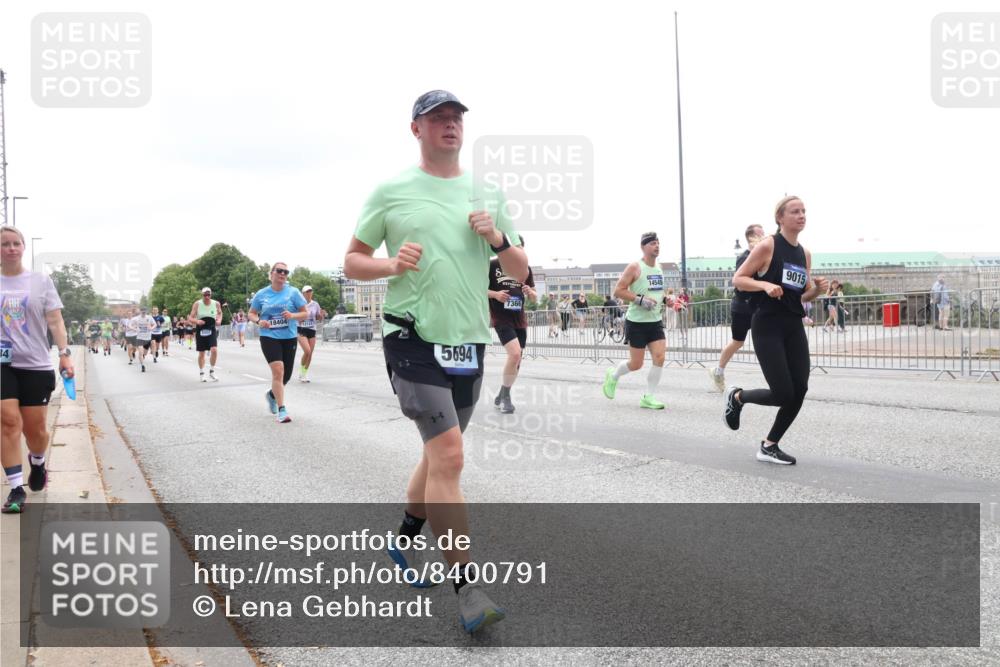 29.06.2025 - hella hamburg halbmarathon Lena Gebhardt http://msf.ph/oto/8400791 29.06.2025 10:49:59 Lombardsbrücke 34, 18404, 5694, 7366, 14545, 9015, 1040, 1041, 1487, 1511, 1805, 1888, 2212, 2466, 2668, 2862, 2997, 3701, 3710, 3805, 4090, 4168, 4870, 5076, 5552, 5694, 5749, 5751, 5997, 6680, 6694, 6830, 7305, 7339, 7366, 7679, 7721, 7722, 7755, 8065, 8254, 9015, 9162, 9605, 9940, 10060, 10286, 10403, 10617, 10683, 10704, 11030, 11631, 11716, 11760, 12079, 12124, 12388, 13127, 13128, 13309, 13381, 13744, 13764, 13846, 14144, 14505, 14545, 14692, 15626 meine-sportfotos.de