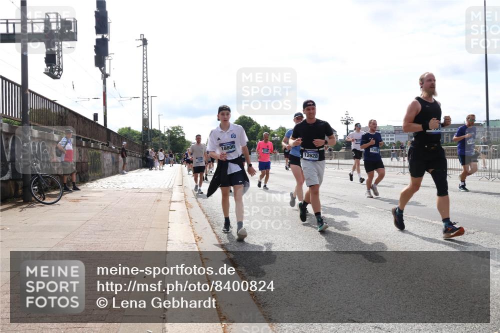29.06.2025 - hella hamburg halbmarathon Lena Gebhardt http://msf.ph/oto/8400824 29.06.2025 10:16:07 Lombardsbrücke 18800, 5046, 1455, 12628, 2071, 8169, 1308, 1156, 1212, 1308, 1599, 1651, 2071, 2076, 2165, 2436, 2803, 2835, 3134, 3167, 3648, 4007, 4583, 4637, 4828, 5046, 5294, 5423, 6024, 7753, 7897, 7941, 7942, 8169, 8274, 8554, 8597, 8645, 8746, 8885, 9192, 9601, 9628, 9675, 9784, 9802, 9810, 9881, 10107, 10108, 10139, 10141, 10183, 10292, 10608, 10844, 10990, 11113, 11303, 11344, 11345, 11478, 11774, 11783, 11818, 12427, 12469, 13179, 13818, 13951, 14423, 14550 meine-sportfotos.de