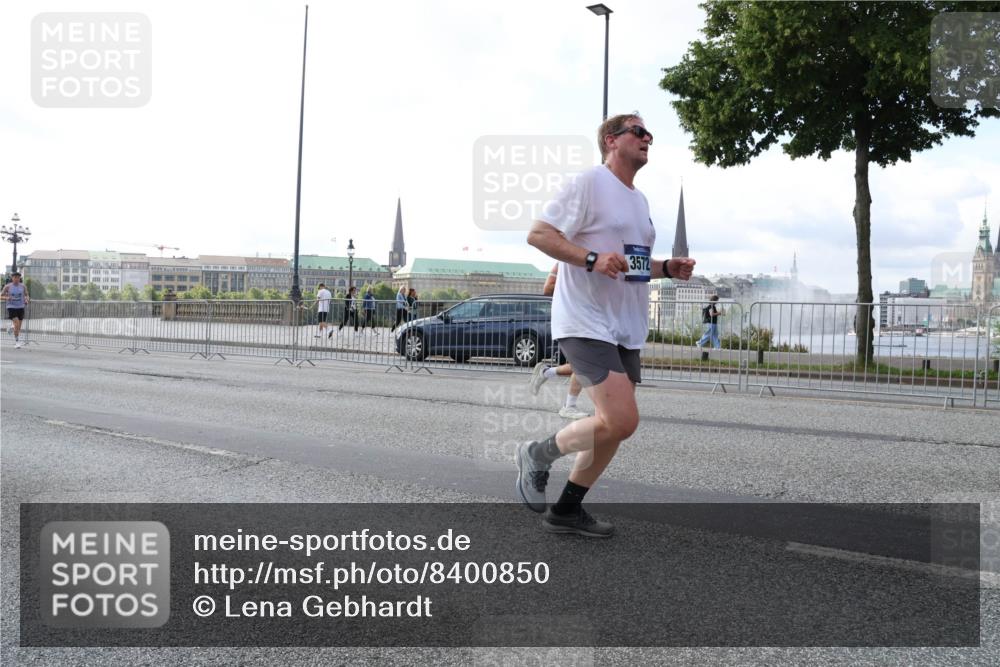 29.06.2025 - hella hamburg halbmarathon Lena Gebhardt http://msf.ph/oto/8400850 29.06.2025 10:03:17 Lombardsbrücke 3572, 1114, 1135, 1138, 1161, 1414, 1450, 1482, 1885, 2594, 2619, 2780, 2782, 2810, 3572, 3630, 4204, 4307, 4511, 4613, 4665, 4904, 5464, 6208, 6217, 6391, 6453, 6815, 6997, 7210, 7211, 7277, 7278, 7279, 7290, 7706, 7935, 8481, 8483, 8614, 9439, 9453, 10824, 11556, 11935, 12169, 12177, 12211, 12212, 12377, 12422, 12843, 12908, 13036, 13474, 13664, 13732, 13857, 13874, 13976, 14224, 15539, 16371, 17226, 18028 meine-sportfotos.de
