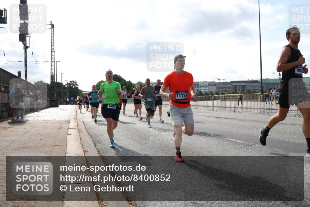 29.06.2025 - hella hamburg halbmarathon Lena Gebhardt http://msf.ph/oto/8400852 29.06.2025 09:48:58 Lombardsbrücke 1600, 12739, 11177, 1045, 1042, 1571, 1600, 1603, 2044, 2262, 2399, 2707, 2797, 3480, 3547, 4062, 4359, 4381, 5003, 5050, 5124, 5307, 5554, 5709, 5889, 6037, 6047, 6771, 6993, 7109, 7152, 7154, 7310, 7482, 7743, 7981, 8002, 8121, 8358, 8571, 9403, 9640, 9643, 10190, 10369, 10451, 10738, 10852, 10877, 11106, 11177, 11423, 11447, 12044, 12088, 12091, 12168, 12739, 13064, 13137, 13190, 13372, 13483, 13755, 13900, 13940, 14075, 14311, 14603 meine-sportfotos.de