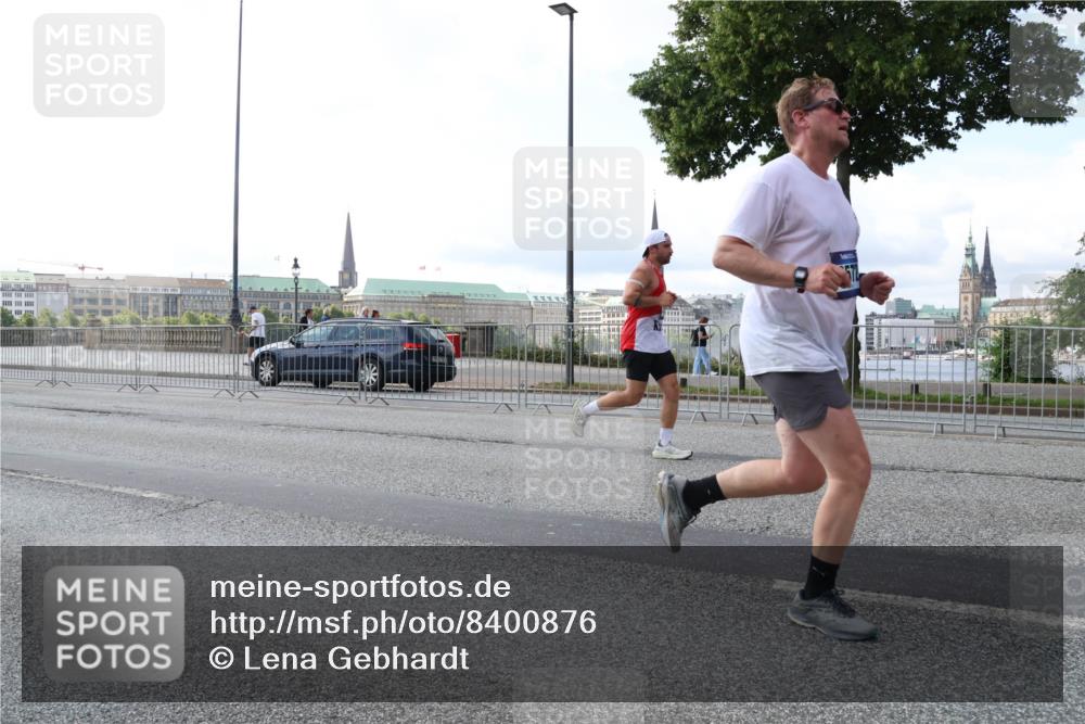29.06.2025 - hella hamburg halbmarathon Lena Gebhardt http://msf.ph/oto/8400876 29.06.2025 10:03:17 Lombardsbrücke 1114, 1135, 1138, 1161, 1414, 1450, 1482, 1885, 2594, 2619, 2780, 2782, 2810, 3572, 3630, 4204, 4307, 4511, 4613, 4665, 4904, 5464, 6208, 6217, 6391, 6453, 6815, 6997, 7210, 7211, 7277, 7278, 7279, 7290, 7706, 7935, 8481, 8483, 8614, 9439, 9453, 10824, 11556, 11935, 12169, 12177, 12211, 12212, 12377, 12422, 12843, 12908, 13036, 13474, 13664, 13732, 13857, 13874, 13976, 14224, 15539, 16371, 17226, 18028 meine-sportfotos.de