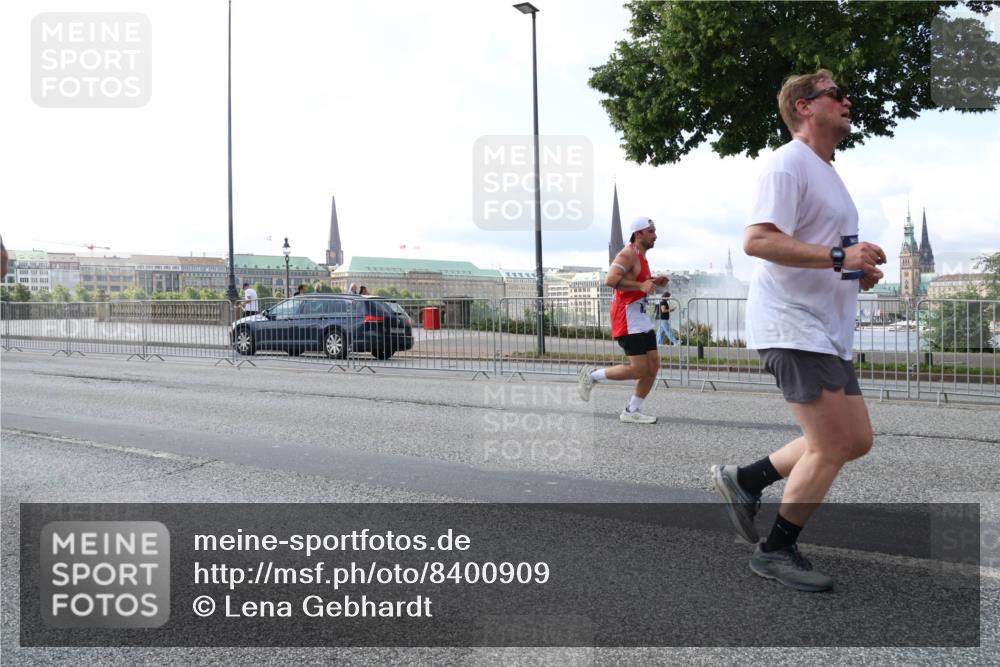29.06.2025 - hella hamburg halbmarathon Lena Gebhardt http://msf.ph/oto/8400909 29.06.2025 10:03:17 Lombardsbrücke 1114, 1135, 1138, 1161, 1414, 1450, 1482, 1885, 2594, 2619, 2780, 2782, 2810, 3572, 3630, 4204, 4307, 4511, 4613, 4665, 4904, 5464, 6208, 6217, 6391, 6453, 6815, 6997, 7210, 7211, 7277, 7278, 7279, 7290, 7706, 7935, 8481, 8483, 8614, 9439, 9453, 10824, 11556, 11935, 12169, 12177, 12211, 12212, 12377, 12422, 12843, 12908, 13036, 13474, 13664, 13732, 13857, 13874, 13976, 14224, 15539, 16371, 17226, 18028 meine-sportfotos.de