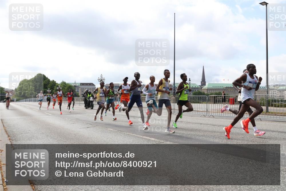 29.06.2025 - hella hamburg halbmarathon Lena Gebhardt http://msf.ph/oto/8400921 29.06.2025 09:31:10 Lombardsbrücke  meine-sportfotos.de