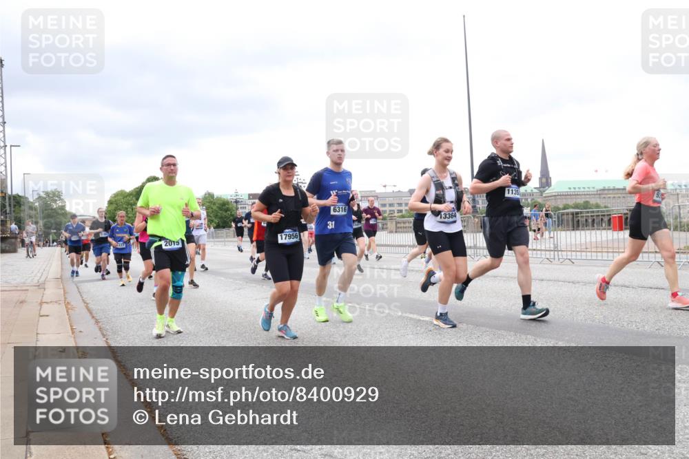29.06.2025 - hella hamburg halbmarathon Lena Gebhardt http://msf.ph/oto/8400929 29.06.2025 10:58:06 Lombardsbrücke 6316, 31, 155, 9180, 17956, 337, 2015, 13364, 1135, 1001, 1123, 1242, 1248, 1265, 1388, 1845, 2015, 2043, 2169, 2273, 2275, 2451, 2567, 2900, 3191, 3540, 3644, 3936, 3954, 4059, 4117, 4429, 4521, 4830, 5104, 5632, 5676, 5782, 6316, 6337, 6825, 6916, 7172, 7193, 7262, 7556, 7617, 7664, 7783, 7977, 7990, 8076, 8159, 8439, 8440, 8441, 8442, 8474, 8512, 8713, 8773, 8888, 9059, 9123, 9180, 9233, 9239, 9318, 9319, 9394, 9398, 9436, 9481, 9613, 9636, 9832 meine-sportfotos.de