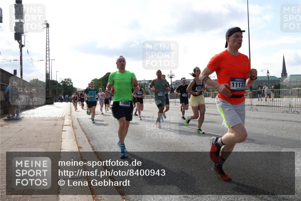 29.06.2025 - hella hamburg halbmarathon Lena Gebhardt http://msf.ph/oto/8400943 29.06.2025 09:48:59 Lombardsbrücke 1600, 10877, 12739, 12168, 6047, 11177, 1042, 1571, 1600, 1603, 2044, 2262, 2399, 2707, 2797, 3480, 3547, 4062, 4359, 4381, 5003, 5050, 5124, 5307, 5554, 5709, 5889, 6037, 6047, 6771, 6993, 7109, 7152, 7154, 7310, 7482, 7743, 7981, 8002, 8121, 8358, 8571, 9403, 9640, 9643, 10190, 10369, 10451, 10738, 10852, 10877, 11106, 11177, 11423, 11447, 12044, 12088, 12091, 12168, 12739, 13064, 13137, 13158, 13190, 13372, 13755, 13900, 13940, 14075, 14311, 14603 meine-sportfotos.de