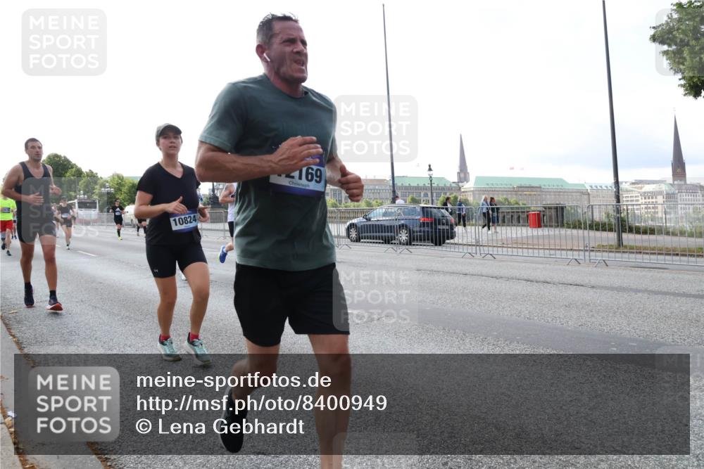 29.06.2025 - hella hamburg halbmarathon Lena Gebhardt http://msf.ph/oto/8400949 29.06.2025 10:03:18 Lombardsbrücke 10824, 169, 1114, 1135, 1138, 1161, 1414, 1450, 1482, 1885, 2594, 2619, 2780, 2782, 2810, 3572, 4204, 4307, 4511, 4613, 4665, 4904, 5384, 5464, 6208, 6217, 6391, 6453, 6815, 6997, 7210, 7211, 7277, 7278, 7279, 7290, 7706, 7935, 8481, 8483, 8614, 9439, 9453, 10824, 11556, 11935, 12169, 12177, 12211, 12212, 12377, 12422, 12843, 12908, 13036, 13474, 13664, 13732, 13857, 13874, 13976, 14224, 15539, 16371, 17226, 18028 meine-sportfotos.de