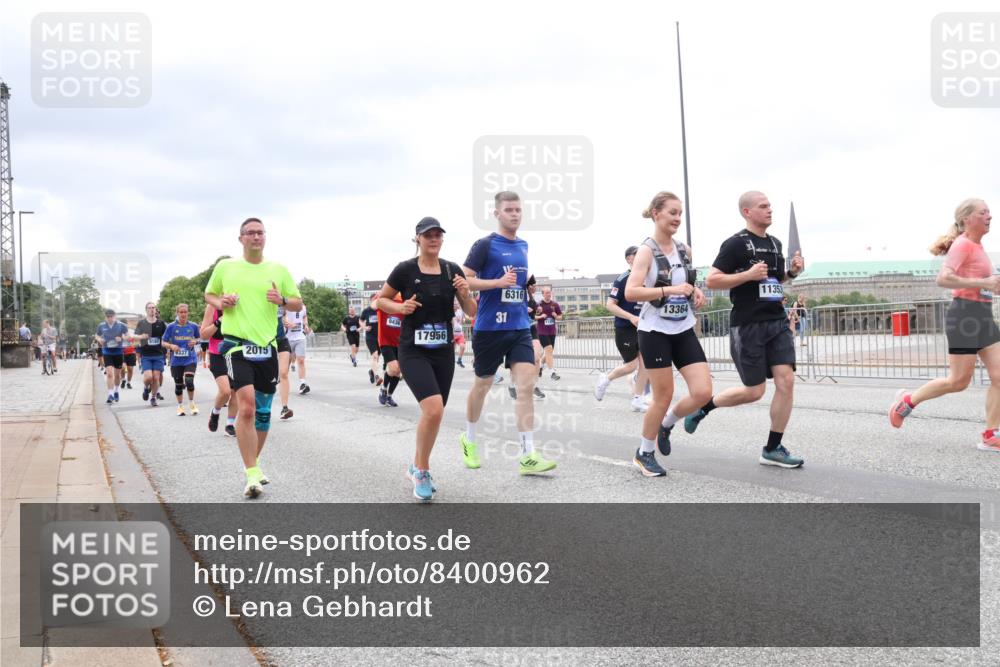 29.06.2025 - hella hamburg halbmarathon Lena Gebhardt http://msf.ph/oto/8400962 29.06.2025 10:58:06 Lombardsbrücke 9180, 6337, 2015, 9436, 17956, 11353, 6316, 13364, 31, 1001, 1123, 1242, 1248, 1265, 1388, 1845, 2015, 2043, 2169, 2273, 2275, 2451, 2567, 2900, 3191, 3540, 3644, 3936, 3954, 4059, 4117, 4429, 4521, 4830, 5104, 5632, 5676, 5782, 6316, 6337, 6825, 6916, 7172, 7193, 7262, 7556, 7617, 7664, 7783, 7977, 7990, 8076, 8159, 8439, 8440, 8441, 8442, 8474, 8512, 8713, 8773, 8888, 9059, 9123, 9180, 9233, 9239, 9318, 9319, 9394, 9398, 9436, 9481, 9613, 9636, 9832 meine-sportfotos.de