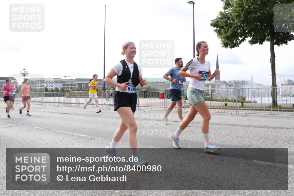 29.06.2025 - hella hamburg halbmarathon Lena Gebhardt http://msf.ph/oto/8400980 29.06.2025 10:23:48 Lombardsbrücke 2125, 6185, 130, 6331, 1048, 1304, 1362, 1444, 1545, 2125, 2489, 3013, 4122, 4391, 4597, 4646, 4728, 4990, 5039, 5055, 5160, 5258, 5260, 5358, 5406, 5661, 5954, 6747, 7013, 7029, 7426, 7820, 8031, 8141, 8149, 8181, 8502, 8676, 8717, 9217, 9603, 9715, 10649, 11044, 11300, 11347, 11415, 11454, 11793, 11879, 12874, 13149, 14265, 14510, 14512, 14521, 15709, 15739, 15853, 16185, 16251, 17199 meine-sportfotos.de