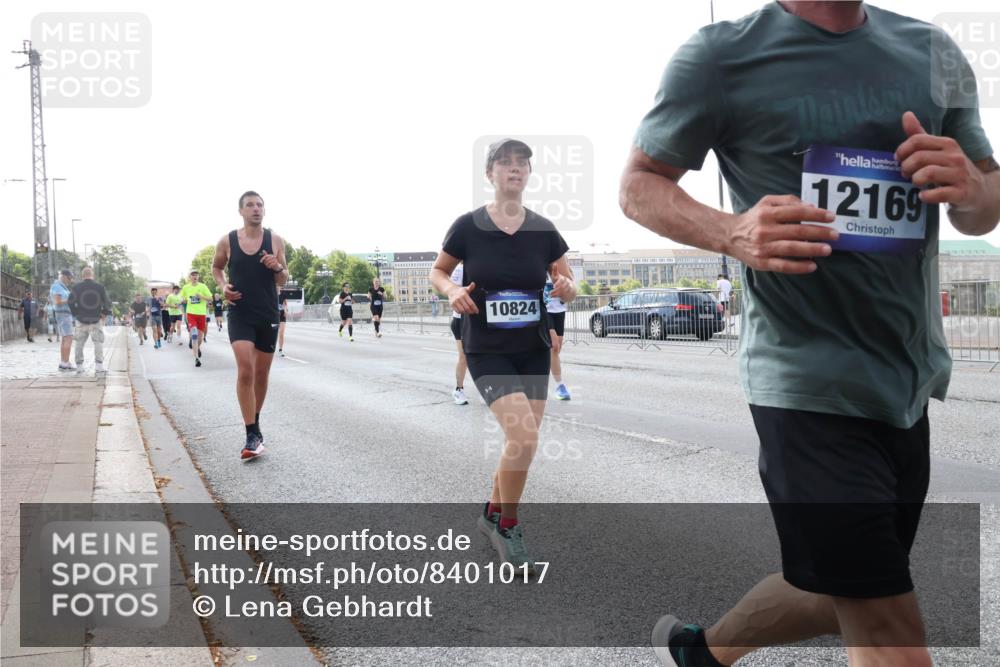 29.06.2025 - hella hamburg halbmarathon Lena Gebhardt http://msf.ph/oto/8401017 29.06.2025 10:03:18 Lombardsbrücke 10824, 12169, 1114, 1135, 1138, 1161, 1414, 1450, 1482, 1885, 2594, 2619, 2780, 2782, 2810, 3572, 4204, 4307, 4511, 4613, 4665, 4904, 5384, 5464, 6208, 6217, 6391, 6453, 6815, 6997, 7210, 7211, 7277, 7278, 7279, 7290, 7706, 7935, 8481, 8483, 8614, 9439, 9453, 10824, 11556, 11935, 12169, 12177, 12211, 12212, 12377, 12422, 12843, 12908, 13036, 13474, 13664, 13732, 13857, 13874, 13976, 14224, 15539, 16371, 17226, 18028 meine-sportfotos.de
