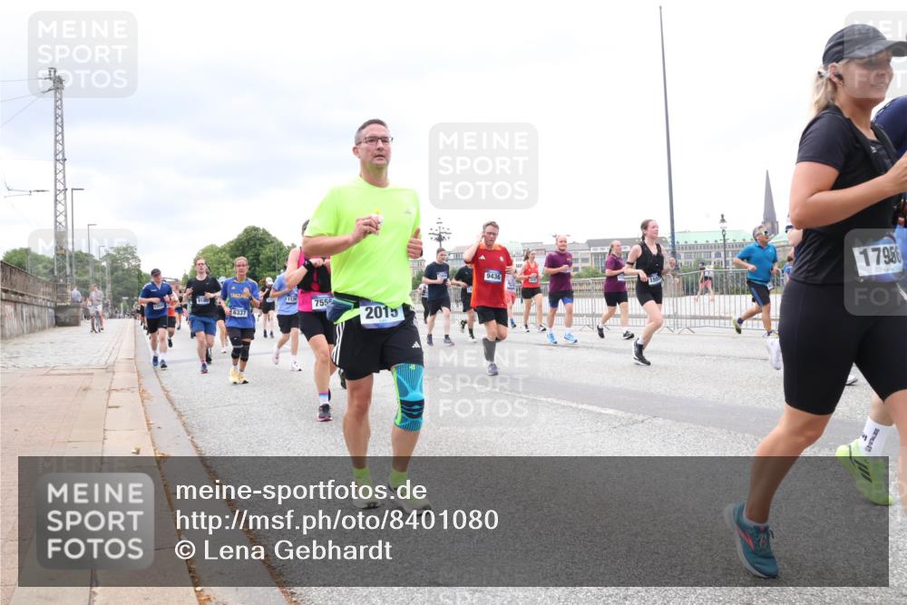 29.06.2025 - hella hamburg halbmarathon Lena Gebhardt http://msf.ph/oto/8401080 29.06.2025 10:58:07 Lombardsbrücke 9180, 113, 755, 6337, 2015, 9436, 17956, 1001, 1123, 1242, 1248, 1265, 1388, 1845, 2015, 2043, 2169, 2273, 2275, 2451, 2567, 2900, 3191, 3540, 3644, 3936, 3954, 4059, 4117, 4429, 4521, 4830, 5104, 5676, 5782, 6316, 6337, 6825, 6916, 7172, 7193, 7262, 7556, 7617, 7664, 7783, 7977, 7990, 8076, 8159, 8439, 8440, 8441, 8442, 8474, 8512, 8713, 8773, 8888, 9059, 9123, 9180, 9239, 9319, 9394, 9398, 9436, 9481, 9613, 9636, 9832 meine-sportfotos.de