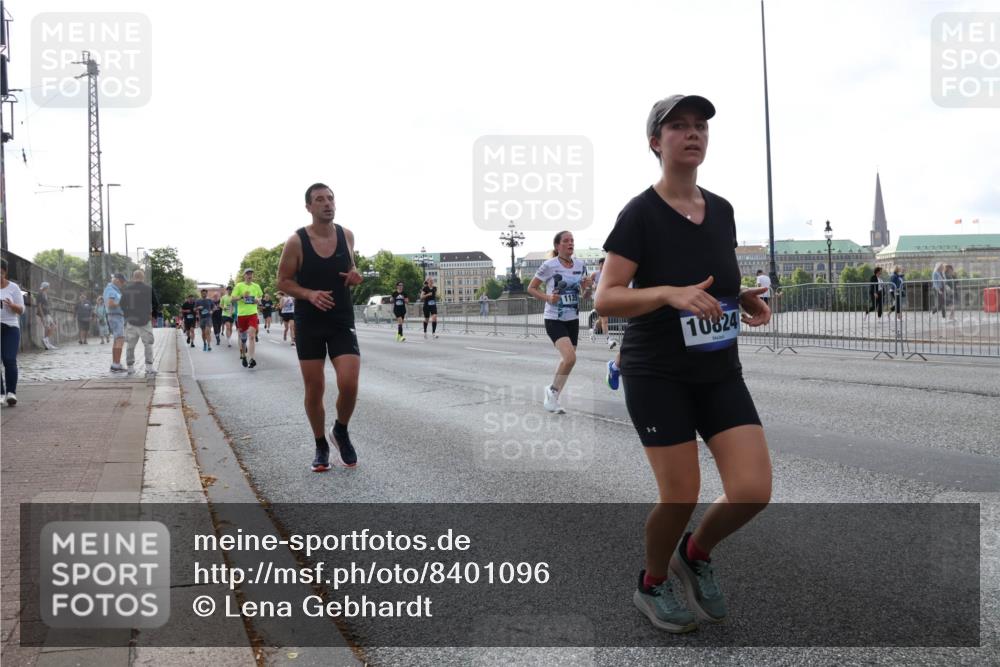 29.06.2025 - hella hamburg halbmarathon Lena Gebhardt http://msf.ph/oto/8401096 29.06.2025 10:03:18 Lombardsbrücke 1135, 10824, 1114, 1135, 1138, 1161, 1414, 1450, 1482, 1885, 2594, 2619, 2780, 2782, 2810, 3572, 4204, 4307, 4511, 4613, 4665, 4904, 5384, 5464, 6208, 6217, 6391, 6453, 6815, 6997, 7210, 7211, 7277, 7278, 7279, 7290, 7706, 7935, 8481, 8483, 8614, 9439, 9453, 10824, 11556, 11935, 12169, 12177, 12211, 12212, 12377, 12422, 12843, 12908, 13036, 13474, 13664, 13732, 13857, 13874, 13976, 14224, 15539, 16371, 17226, 18028 meine-sportfotos.de