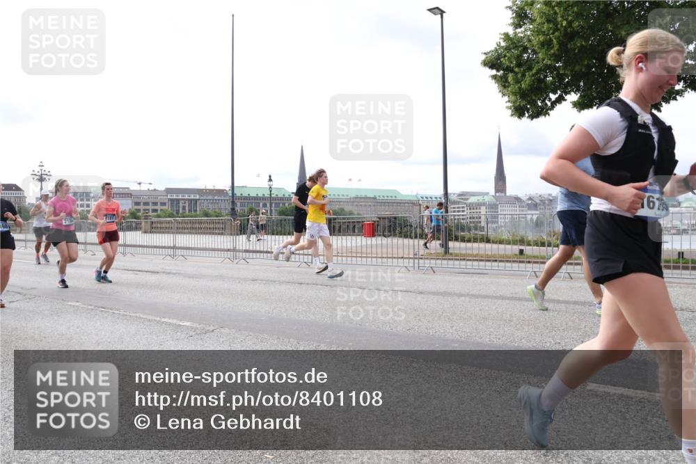 29.06.2025 - hella hamburg halbmarathon Lena Gebhardt http://msf.ph/oto/8401108 29.06.2025 10:23:48 Lombardsbrücke 212, 16, 1048, 1304, 1362, 1444, 1545, 2125, 2489, 3013, 4122, 4391, 4597, 4646, 4728, 4990, 5039, 5055, 5160, 5258, 5260, 5358, 5406, 5661, 5954, 6747, 7013, 7029, 7426, 7820, 8031, 8141, 8149, 8181, 8502, 8676, 8717, 9217, 9603, 9715, 10649, 11044, 11300, 11347, 11415, 11454, 11793, 11879, 12874, 13149, 14265, 14510, 14512, 14521, 15709, 15739, 15853, 16185, 16251, 17199 meine-sportfotos.de