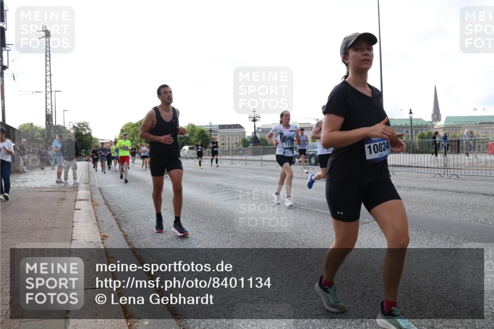 29.06.2025 - hella hamburg halbmarathon Lena Gebhardt http://msf.ph/oto/8401134 29.06.2025 10:03:18 Lombardsbrücke 10824, 1114, 1135, 1138, 1161, 1414, 1450, 1482, 1885, 2594, 2619, 2780, 2782, 2810, 3572, 4204, 4307, 4511, 4613, 4665, 4904, 5384, 5464, 6208, 6217, 6391, 6453, 6815, 6997, 7210, 7211, 7277, 7278, 7279, 7290, 7706, 7935, 8481, 8483, 8614, 9439, 9453, 10824, 11556, 11935, 12169, 12177, 12211, 12212, 12377, 12422, 12843, 12908, 13036, 13474, 13664, 13732, 13857, 13874, 13976, 14224, 15539, 16371, 17226, 18028 meine-sportfotos.de