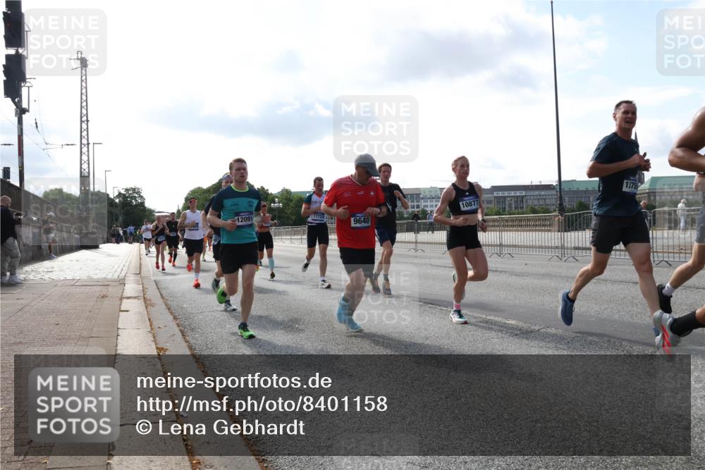29.06.2025 - hella hamburg halbmarathon Lena Gebhardt http://msf.ph/oto/8401158 29.06.2025 09:49:00 Lombardsbrücke 12091, 1772311, 9640, 10877, 13755, 1042, 1571, 1600, 1603, 2044, 2262, 2399, 2707, 2797, 3480, 3547, 4062, 4359, 4381, 5003, 5050, 5124, 5307, 5554, 5889, 6037, 6047, 6771, 6993, 7109, 7152, 7154, 7310, 7482, 7743, 7981, 8002, 8121, 8358, 8571, 9403, 9640, 9643, 10190, 10369, 10451, 10738, 10877, 11106, 11177, 11423, 11447, 11952, 12044, 12088, 12091, 12168, 12739, 13064, 13137, 13158, 13190, 13372, 13755, 13900, 13940, 14075, 14311, 14603 meine-sportfotos.de
