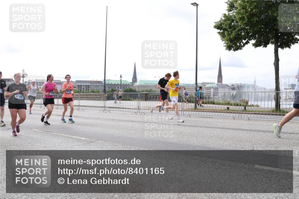 29.06.2025 - hella hamburg halbmarathon Lena Gebhardt http://msf.ph/oto/8401165 29.06.2025 10:23:49 Lombardsbrücke 5160, 14527, 8181, 1048, 1304, 1444, 1545, 2125, 2489, 3013, 3185, 4122, 4391, 4597, 4646, 4990, 5039, 5055, 5160, 5258, 5260, 5358, 5406, 5661, 5954, 6747, 7013, 7029, 7426, 7820, 8031, 8141, 8149, 8181, 8502, 8676, 8717, 9217, 9603, 9715, 10649, 11044, 11300, 11347, 11415, 11454, 11793, 11879, 12874, 13149, 14265, 14510, 14512, 14521, 15709, 15739, 15853, 16185, 16251, 17199 meine-sportfotos.de