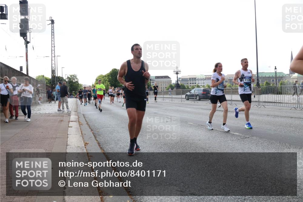 29.06.2025 - hella hamburg halbmarathon Lena Gebhardt http://msf.ph/oto/8401171 29.06.2025 10:03:19 Lombardsbrücke 1138, 1114, 1135, 1138, 1161, 1414, 1450, 1482, 1885, 2594, 2619, 2683, 2780, 2782, 2810, 3572, 4204, 4307, 4511, 4613, 4665, 4904, 5384, 5464, 6208, 6217, 6391, 6453, 6815, 6997, 7210, 7211, 7277, 7278, 7279, 7290, 7706, 7935, 8481, 8483, 8614, 9439, 9453, 10824, 11556, 11935, 12169, 12177, 12211, 12212, 12377, 12422, 12843, 12908, 13036, 13474, 13664, 13732, 13857, 13874, 13976, 14224, 15539, 16371, 17226, 18028 meine-sportfotos.de