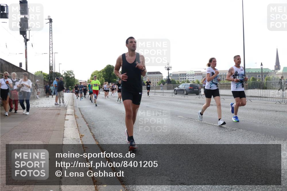 29.06.2025 - hella hamburg halbmarathon Lena Gebhardt http://msf.ph/oto/8401205 29.06.2025 10:03:19 Lombardsbrücke 1138, 1114, 1135, 1138, 1161, 1414, 1450, 1482, 1885, 2594, 2619, 2683, 2780, 2782, 2810, 3572, 4204, 4307, 4511, 4613, 4665, 4904, 5384, 5464, 6208, 6217, 6391, 6453, 6815, 6997, 7210, 7211, 7277, 7278, 7279, 7290, 7706, 7935, 8481, 8483, 8614, 9439, 9453, 10824, 11556, 11935, 12169, 12177, 12211, 12212, 12377, 12422, 12843, 12908, 13036, 13474, 13664, 13732, 13857, 13874, 13976, 14224, 15539, 16371, 17226, 18028 meine-sportfotos.de