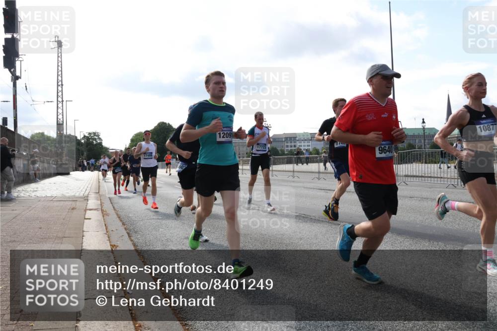 29.06.2025 - hella hamburg halbmarathon Lena Gebhardt http://msf.ph/oto/8401249 29.06.2025 09:49:01 Lombardsbrücke 17489, 602, 12091, 17723, 9640, 10877, 1042, 1571, 1600, 1603, 2044, 2262, 2399, 2707, 2797, 3480, 3547, 4062, 4359, 4381, 5003, 5050, 5124, 5307, 5889, 6037, 6047, 6149, 6771, 6993, 7109, 7152, 7154, 7310, 7482, 7743, 7981, 8002, 8121, 8358, 8571, 9640, 9643, 10190, 10369, 10451, 10738, 10877, 11106, 11177, 11423, 11447, 11952, 12044, 12088, 12091, 12168, 12739, 13064, 13137, 13158, 13190, 13372, 13755, 13900, 13940, 14075, 14311, 14603 meine-sportfotos.de