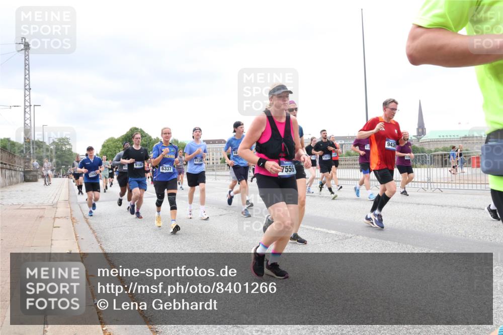 29.06.2025 - hella hamburg halbmarathon Lena Gebhardt http://msf.ph/oto/8401266 29.06.2025 10:58:09 Lombardsbrücke 133, 9180, 1139, 13553, 6337, 7556, 13218, 112, 9436, 112, 1001, 1123, 1248, 1388, 1845, 2015, 2043, 2169, 2273, 2275, 2451, 2567, 2900, 3191, 3540, 3644, 3868, 3936, 4059, 4117, 4429, 4521, 5104, 5159, 5655, 5676, 5782, 5988, 6316, 6337, 6825, 6916, 7172, 7193, 7262, 7556, 7617, 7664, 7783, 7977, 7990, 8076, 8159, 8439, 8440, 8441, 8442, 8474, 8512, 8713, 8773, 8888, 9059, 9123, 9180, 9239, 9319, 9394, 9398, 9436, 9481, 9613, 9636, 9832, 10498 meine-sportfotos.de