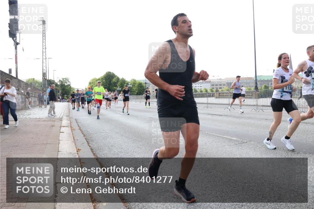 29.06.2025 - hella hamburg halbmarathon Lena Gebhardt http://msf.ph/oto/8401277 29.06.2025 10:03:19 Lombardsbrücke 1135, 1114, 1135, 1138, 1161, 1414, 1450, 1482, 1885, 2594, 2619, 2683, 2780, 2782, 2810, 3572, 4204, 4307, 4511, 4613, 4665, 4904, 5384, 5464, 6208, 6217, 6391, 6453, 6815, 6997, 7210, 7211, 7277, 7278, 7279, 7290, 7706, 7935, 8481, 8483, 8614, 9439, 9453, 10824, 11556, 11935, 12169, 12177, 12211, 12212, 12377, 12422, 12843, 12908, 13036, 13474, 13664, 13732, 13857, 13874, 13976, 14224, 15539, 16371, 17226, 18028 meine-sportfotos.de