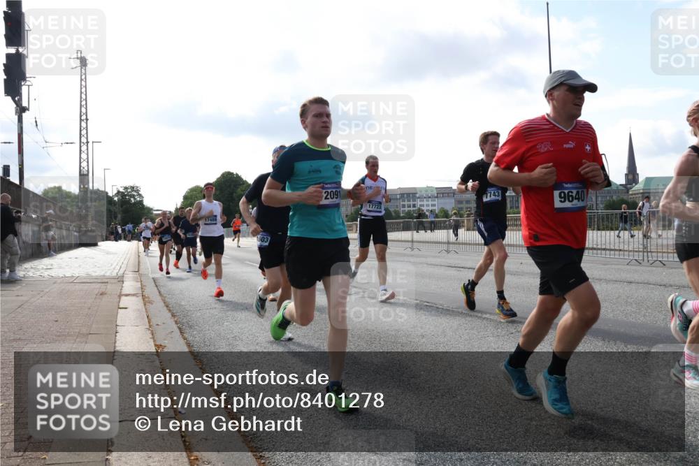 29.06.2025 - hella hamburg halbmarathon Lena Gebhardt http://msf.ph/oto/8401278 29.06.2025 09:49:01 Lombardsbrücke 17489, 603, 2091, 17723, 7743, 9640, 1042, 1571, 1600, 1603, 2044, 2262, 2399, 2707, 2797, 3480, 3547, 4062, 4359, 4381, 5003, 5050, 5124, 5307, 5889, 6037, 6047, 6149, 6771, 6993, 7109, 7152, 7154, 7310, 7482, 7743, 7981, 8002, 8121, 8358, 8571, 9640, 9643, 10190, 10369, 10451, 10738, 10877, 11106, 11177, 11423, 11447, 11952, 12044, 12088, 12091, 12168, 12739, 13064, 13137, 13158, 13190, 13372, 13755, 13900, 13940, 14075, 14311, 14603 meine-sportfotos.de
