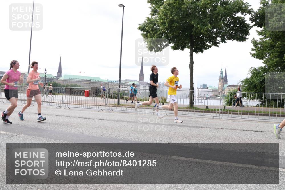 29.06.2025 - hella hamburg halbmarathon Lena Gebhardt http://msf.ph/oto/8401285 29.06.2025 10:23:49 Lombardsbrücke 8181, 1048, 1304, 1444, 1545, 2125, 2489, 3013, 3185, 4122, 4391, 4597, 4646, 4990, 5039, 5055, 5160, 5258, 5260, 5358, 5406, 5661, 5954, 6747, 7013, 7029, 7426, 7820, 8031, 8141, 8149, 8181, 8502, 8676, 8717, 9217, 9603, 9715, 10649, 11044, 11300, 11347, 11415, 11454, 11793, 11879, 12874, 13149, 14265, 14510, 14512, 14521, 15709, 15739, 15853, 16185, 16251, 17199 meine-sportfotos.de