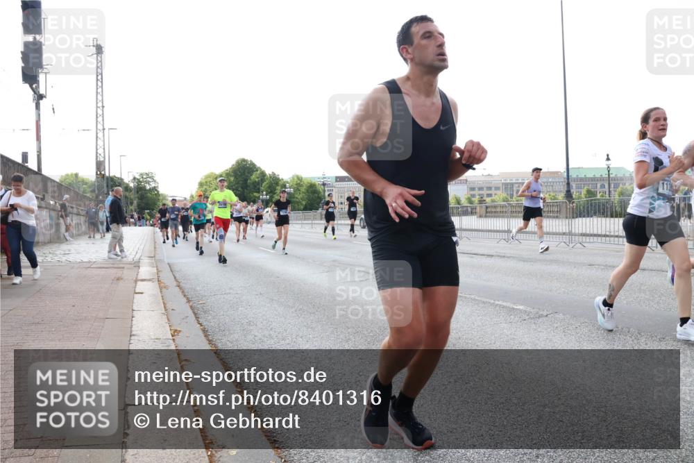 29.06.2025 - hella hamburg halbmarathon Lena Gebhardt http://msf.ph/oto/8401316 29.06.2025 10:03:19 Lombardsbrücke 1114, 1135, 1138, 1161, 1414, 1450, 1482, 1885, 2594, 2619, 2683, 2780, 2782, 2810, 3572, 4204, 4307, 4511, 4613, 4665, 4904, 5384, 5464, 6208, 6217, 6391, 6453, 6815, 6997, 7210, 7211, 7277, 7278, 7279, 7290, 7706, 7935, 8481, 8483, 8614, 9439, 9453, 10824, 11556, 11935, 12169, 12177, 12211, 12212, 12377, 12422, 12843, 12908, 13036, 13474, 13664, 13732, 13857, 13874, 13976, 14224, 15539, 16371, 17226, 18028 meine-sportfotos.de
