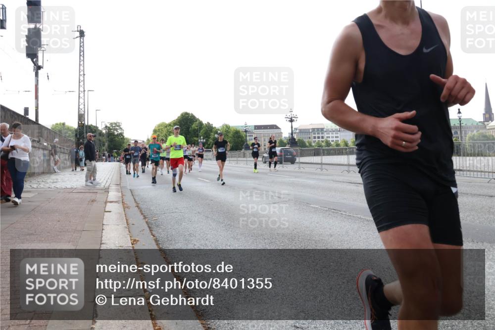 29.06.2025 - hella hamburg halbmarathon Lena Gebhardt http://msf.ph/oto/8401355 29.06.2025 10:03:20 Lombardsbrücke 1114, 1135, 1138, 1161, 1414, 1450, 1482, 1885, 2594, 2619, 2683, 2780, 2782, 2810, 3572, 4204, 4307, 4511, 4613, 4665, 4904, 5384, 5464, 6208, 6217, 6391, 6453, 6997, 7210, 7211, 7277, 7278, 7279, 7290, 7706, 7935, 8481, 8483, 8614, 9439, 9453, 10824, 11556, 11935, 12169, 12177, 12211, 12212, 12377, 12422, 12843, 12908, 13036, 13474, 13664, 13732, 13793, 13857, 13874, 13976, 14224, 15539, 15643, 16371, 17226, 17550, 18028 meine-sportfotos.de