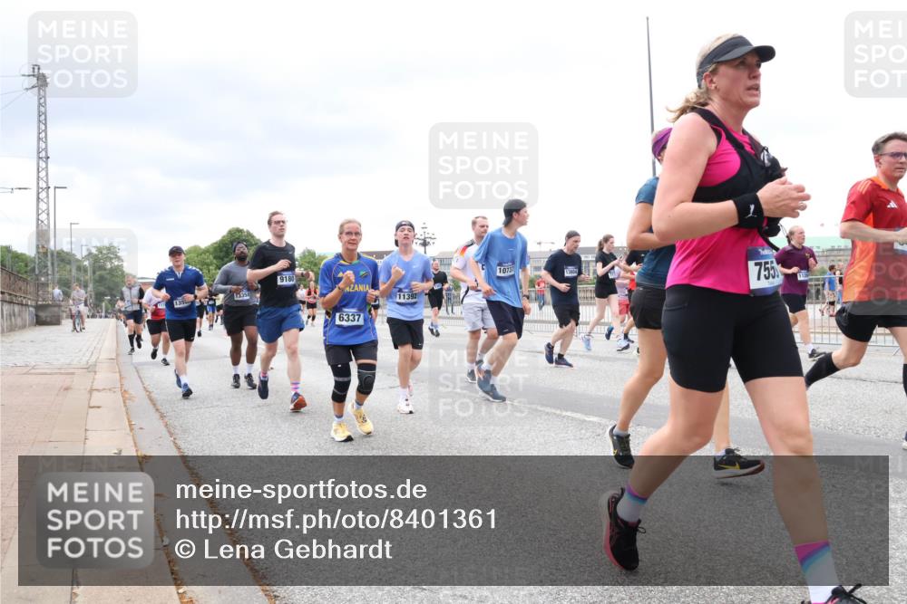 29.06.2025 - hella hamburg halbmarathon Lena Gebhardt http://msf.ph/oto/8401361 29.06.2025 10:58:09 Lombardsbrücke 9180, 10737, 13804, 13358, 1355, 11392, 6337, 755, 1126, 1001, 1123, 1248, 1388, 1845, 2015, 2043, 2169, 2273, 2275, 2451, 2567, 2900, 3191, 3540, 3644, 3868, 3936, 4059, 4117, 4429, 4521, 5104, 5159, 5655, 5676, 5782, 5988, 6316, 6337, 6825, 6916, 7172, 7193, 7262, 7556, 7617, 7664, 7783, 7977, 7990, 8076, 8159, 8439, 8440, 8441, 8442, 8474, 8512, 8713, 8773, 8888, 9059, 9123, 9180, 9239, 9319, 9394, 9398, 9436, 9481, 9613, 9636, 9832, 10498 meine-sportfotos.de