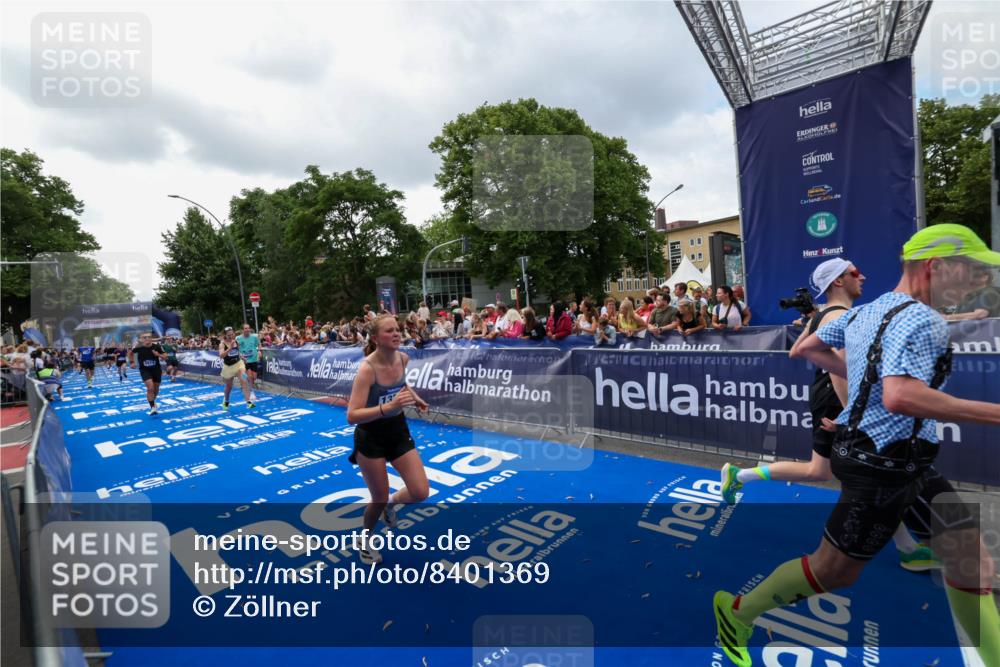 29.06.2025 - hella hamburg halbmarathon Zöllner http://msf.ph/oto/8401369 29.06.2025 10:37:34 Ziel 1290, 2767, 5042, 5791, 6047, 7831, 9017, 9914, 10451, 13372 meine-sportfotos.de