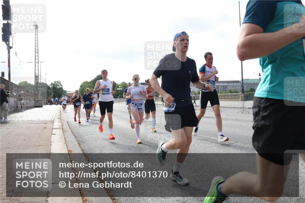 29.06.2025 - hella hamburg halbmarathon Lena Gebhardt http://msf.ph/oto/8401370 29.06.2025 09:49:02 Lombardsbrücke 14073, 16280, 17489, 707, 14603, 1042, 1571, 1600, 1603, 2044, 2262, 2399, 2707, 2797, 3116, 3480, 3547, 4062, 4359, 4381, 5003, 5050, 5124, 5307, 5889, 6037, 6047, 6149, 6771, 6993, 7109, 7152, 7154, 7310, 7482, 7743, 7981, 8002, 8121, 8358, 8571, 9640, 9643, 10190, 10369, 10451, 10738, 10877, 11106, 11177, 11423, 11447, 11952, 12044, 12088, 12091, 12168, 12739, 13064, 13137, 13158, 13190, 13372, 13755, 13900, 13940, 14075, 14311, 14603 meine-sportfotos.de