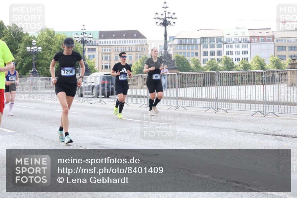 29.06.2025 - hella hamburg halbmarathon Lena Gebhardt http://msf.ph/oto/8401409 29.06.2025 10:03:20 Lombardsbrücke 7290, 12212, 13732, 13857, 1114, 1135, 1138, 1161, 1414, 1450, 1482, 1885, 2594, 2619, 2683, 2780, 2782, 2810, 3572, 4204, 4307, 4511, 4613, 4665, 4904, 5384, 5464, 6208, 6217, 6391, 6453, 6997, 7210, 7211, 7277, 7278, 7279, 7290, 7706, 7935, 8481, 8483, 8614, 9439, 9453, 10824, 11556, 11935, 12169, 12177, 12211, 12212, 12377, 12422, 12843, 12908, 13036, 13474, 13664, 13732, 13793, 13857, 13874, 13976, 14224, 15539, 15643, 16371, 17226, 17550, 18028 meine-sportfotos.de