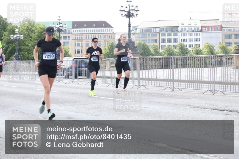 29.06.2025 - hella hamburg halbmarathon Lena Gebhardt http://msf.ph/oto/8401435 29.06.2025 10:03:20 Lombardsbrücke 7290, 13732, 13857, 1114, 1135, 1138, 1161, 1414, 1450, 1482, 1885, 2594, 2619, 2683, 2780, 2782, 2810, 3572, 4204, 4307, 4511, 4613, 4665, 4904, 5384, 5464, 6208, 6217, 6391, 6453, 6997, 7210, 7211, 7277, 7278, 7279, 7290, 7706, 7935, 8481, 8483, 8614, 9439, 9453, 10824, 11556, 11935, 12169, 12177, 12211, 12212, 12377, 12422, 12843, 12908, 13036, 13474, 13664, 13732, 13793, 13857, 13874, 13976, 14224, 15539, 15643, 16371, 17226, 17550, 18028 meine-sportfotos.de