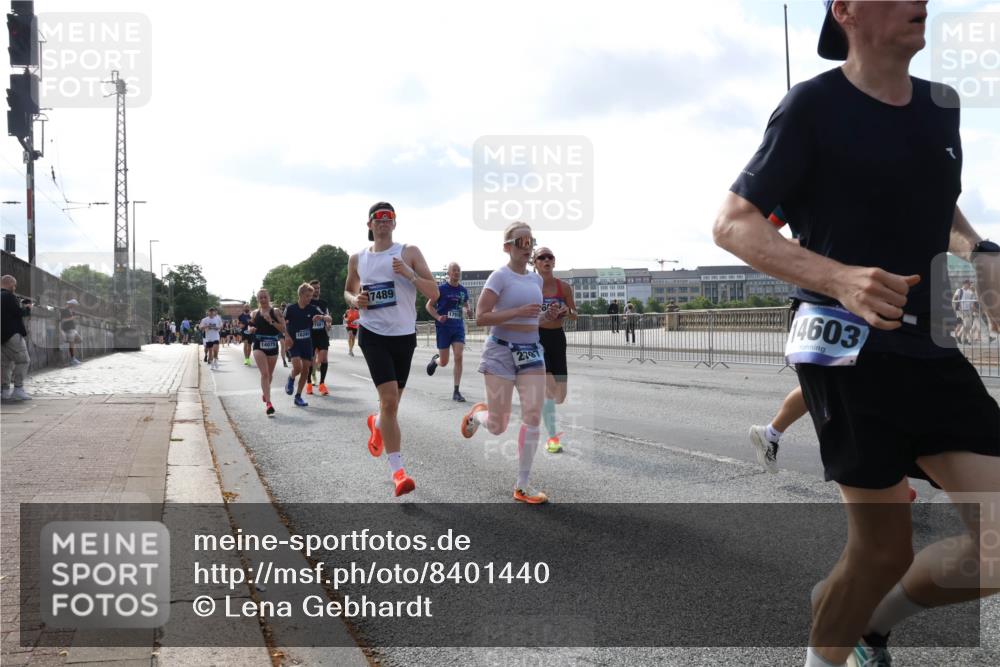 29.06.2025 - hella hamburg halbmarathon Lena Gebhardt http://msf.ph/oto/8401440 29.06.2025 09:49:02 Lombardsbrücke 1628, 7489, 2797, 4603, 1042, 1571, 1600, 1603, 2044, 2262, 2399, 2707, 2797, 3116, 3480, 3547, 4062, 4359, 4381, 5003, 5050, 5124, 5307, 5889, 6037, 6047, 6149, 6771, 6993, 7109, 7152, 7154, 7310, 7482, 7743, 7981, 8002, 8121, 8358, 8571, 9640, 9643, 10190, 10369, 10451, 10738, 10877, 11106, 11177, 11423, 11447, 11952, 12044, 12088, 12091, 12168, 12739, 13064, 13137, 13158, 13190, 13372, 13755, 13900, 13940, 14075, 14311, 14603 meine-sportfotos.de