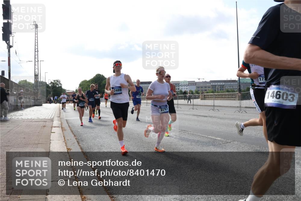 29.06.2025 - hella hamburg halbmarathon Lena Gebhardt http://msf.ph/oto/8401470 29.06.2025 09:49:02 Lombardsbrücke 14075, 7931, 7489, 17910, 2797, 177, 14603, 1042, 1571, 1600, 1603, 2044, 2262, 2399, 2707, 2797, 3116, 3480, 3547, 4062, 4359, 4381, 5003, 5050, 5124, 5307, 5889, 6037, 6047, 6149, 6771, 6993, 7109, 7152, 7154, 7310, 7482, 7743, 7981, 8002, 8121, 8358, 8571, 9640, 9643, 10190, 10369, 10451, 10738, 10877, 11106, 11177, 11423, 11447, 11952, 12044, 12088, 12091, 12168, 12739, 13064, 13137, 13158, 13190, 13372, 13755, 13900, 13940, 14075, 14311, 14603 meine-sportfotos.de