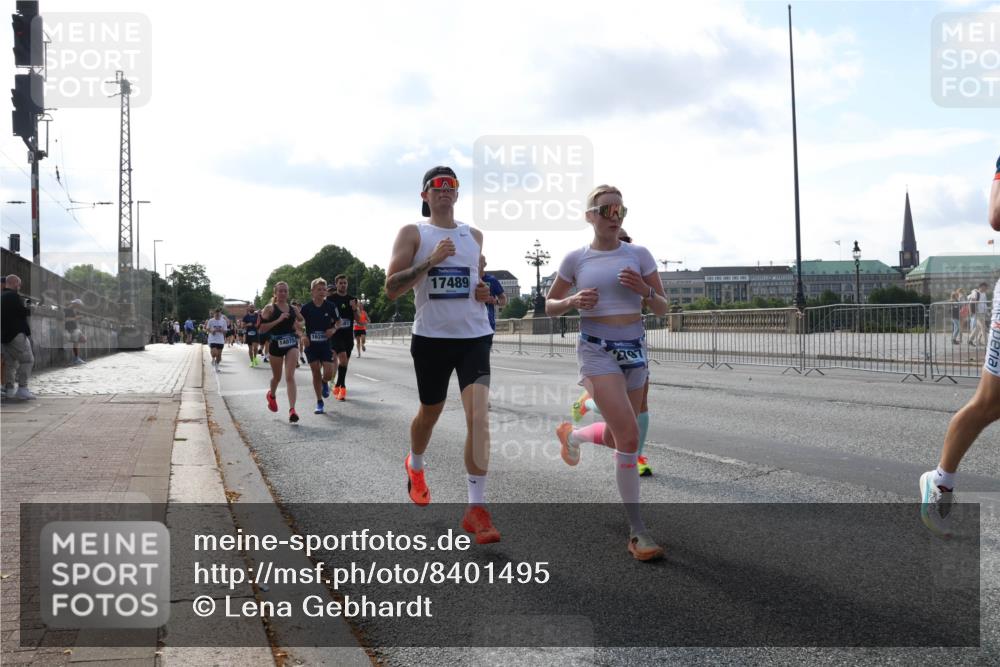 29.06.2025 - hella hamburg halbmarathon Lena Gebhardt http://msf.ph/oto/8401495 29.06.2025 09:49:02 Lombardsbrücke 1628, 17489, 2797, 1042, 1571, 1600, 1603, 2044, 2262, 2399, 2707, 2797, 3116, 3480, 3547, 4062, 4359, 4381, 5003, 5050, 5124, 5307, 5889, 6037, 6047, 6149, 6771, 6993, 7109, 7152, 7154, 7310, 7482, 7743, 7981, 8002, 8121, 8358, 8571, 9640, 9643, 10190, 10369, 10451, 10738, 10877, 11106, 11177, 11423, 11447, 11952, 12044, 12088, 12091, 12168, 12739, 13064, 13137, 13158, 13190, 13372, 13755, 13900, 13940, 14075, 14311, 14603 meine-sportfotos.de