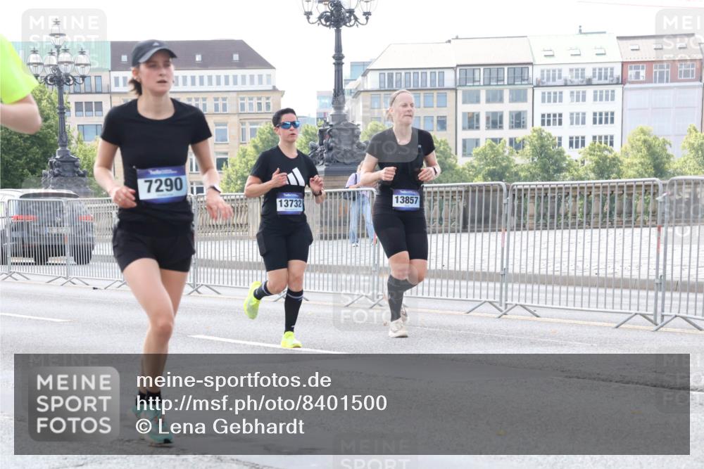 29.06.2025 - hella hamburg halbmarathon Lena Gebhardt http://msf.ph/oto/8401500 29.06.2025 10:03:21 Lombardsbrücke 7290, 13732, 13857, 1114, 1135, 1138, 1161, 1414, 1450, 1482, 1885, 2594, 2619, 2683, 2759, 2780, 2782, 2810, 3572, 4204, 4307, 4511, 4613, 5384, 5464, 6208, 6217, 6391, 6453, 6997, 7210, 7211, 7277, 7278, 7279, 7290, 7706, 7935, 8614, 9439, 9453, 10824, 11556, 11935, 12169, 12177, 12211, 12212, 12377, 12422, 12843, 12908, 13036, 13474, 13664, 13732, 13793, 13857, 13874, 13976, 14224, 15539, 15643, 16371, 17226, 17550, 18028 meine-sportfotos.de