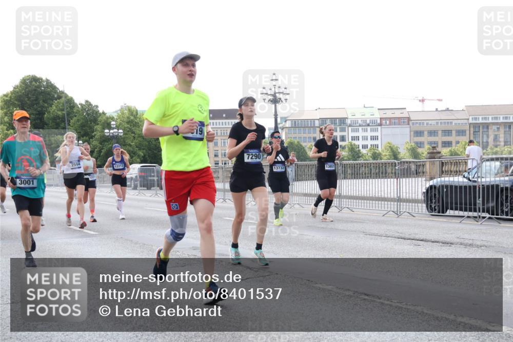 29.06.2025 - hella hamburg halbmarathon Lena Gebhardt http://msf.ph/oto/8401537 29.06.2025 10:03:21 Lombardsbrücke 3001, 2594, 1221, 12212, 519, 7290, 13732, 13857, 1114, 1135, 1138, 1161, 1414, 1450, 1482, 1885, 2594, 2619, 2683, 2759, 2780, 2782, 2810, 3572, 4204, 4307, 4511, 4613, 5384, 5464, 6208, 6217, 6391, 6453, 6997, 7210, 7211, 7277, 7278, 7279, 7290, 7706, 7935, 8614, 9439, 9453, 10824, 11556, 11935, 12169, 12177, 12211, 12212, 12377, 12422, 12843, 12908, 13036, 13474, 13664, 13732, 13793, 13857, 13874, 13976, 14224, 15539, 15643, 16371, 17226, 17550, 18028 meine-sportfotos.de