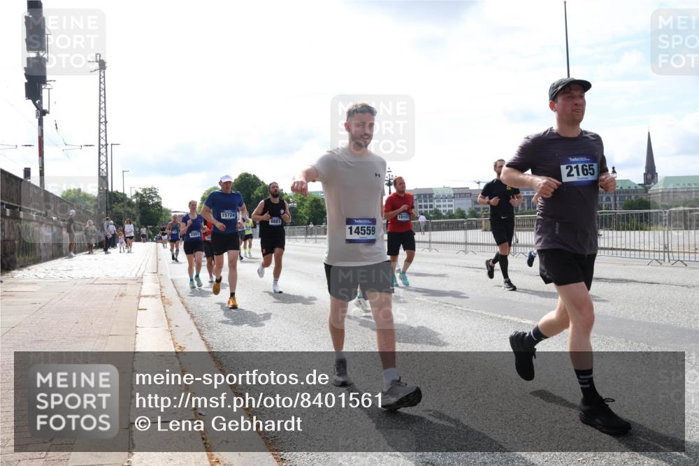 29.06.2025 - hella hamburg halbmarathon Lena Gebhardt http://msf.ph/oto/8401561 29.06.2025 10:16:13 Lombardsbrücke 2803, 15724, 9881, 14559, 10107, 2165, 1156, 1212, 1244, 1308, 1599, 1651, 2071, 2076, 2165, 2436, 2803, 2835, 3030, 3134, 3156, 3167, 3484, 3648, 4583, 4637, 4828, 5046, 5294, 5423, 6024, 7753, 7897, 7941, 7942, 8169, 8274, 8295, 8554, 8597, 8645, 8746, 8847, 8885, 9601, 9628, 9675, 9784, 9802, 9810, 9881, 10107, 10139, 10141, 10183, 10292, 10608, 10844, 10990, 11113, 11303, 11344, 11345, 11478, 11774, 11783, 11818, 12427, 12469, 13179, 13951, 14423 meine-sportfotos.de