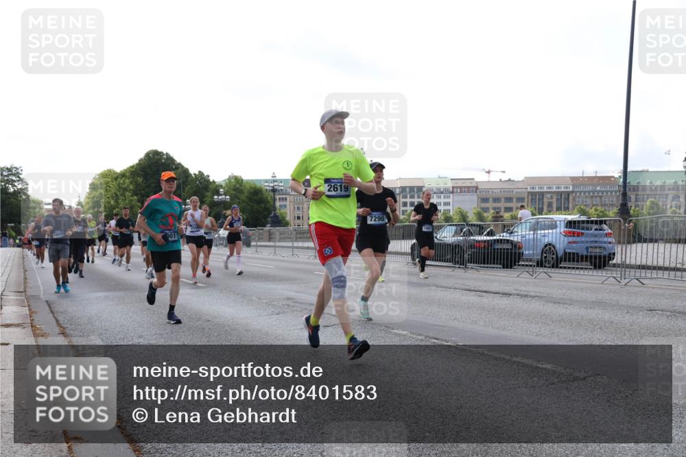 29.06.2025 - hella hamburg halbmarathon Lena Gebhardt http://msf.ph/oto/8401583 29.06.2025 10:03:22 Lombardsbrücke 01, 2619, 7290, 13857, 1114, 1135, 1138, 1161, 1414, 1450, 1482, 1885, 2594, 2619, 2683, 2759, 2780, 2782, 2810, 3572, 4204, 4307, 4511, 4613, 5384, 5464, 6208, 6217, 6391, 6453, 7210, 7211, 7277, 7278, 7279, 7290, 7706, 7935, 8614, 9439, 9453, 10389, 10824, 11556, 12169, 12177, 12211, 12212, 12377, 12422, 12843, 13036, 13474, 13664, 13732, 13793, 13857, 13874, 13976, 14224, 15539, 15643, 15859, 16371, 17226, 17550, 18028 meine-sportfotos.de