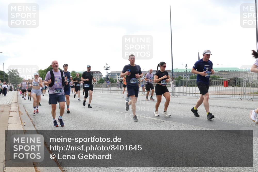 29.06.2025 - hella hamburg halbmarathon Lena Gebhardt http://msf.ph/oto/8401645 29.06.2025 10:40:50 Lombardsbrücke 4972, 2206, 2299, 1323, 10940, 2762, 172, 1075, 1317, 1323, 2042, 2173, 2206, 2299, 2762, 2763, 2858, 3121, 3293, 3306, 3432, 3694, 3810, 4044, 4234, 4411, 4530, 4612, 4638, 4774, 4775, 4906, 4972, 5059, 5086, 5549, 5702, 5753, 5975, 6076, 6098, 6163, 6229, 6278, 6280, 6289, 6363, 6474, 6842, 7293, 7661, 7829, 7956, 8053, 8054, 8307, 8378, 8391, 8429, 8430, 8769, 9009, 9237, 10269, 10407, 10644, 11053 meine-sportfotos.de
