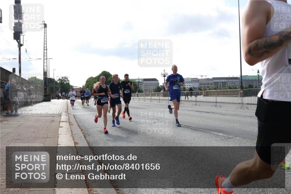 29.06.2025 - hella hamburg halbmarathon Lena Gebhardt http://msf.ph/oto/8401656 29.06.2025 09:49:03 Lombardsbrücke 7981, 6280, 17916, 14075, 1042, 1571, 1600, 1603, 2044, 2262, 2399, 2707, 2745, 2797, 2849, 3116, 3480, 3547, 4062, 4359, 4381, 5003, 5050, 5124, 5307, 5889, 6037, 6047, 6149, 6771, 6993, 7109, 7152, 7154, 7310, 7482, 7743, 7981, 8002, 8121, 8358, 8571, 9640, 9643, 10190, 10369, 10451, 10738, 10877, 11106, 11177, 11423, 11447, 11952, 12044, 12088, 12091, 12168, 12739, 13064, 13137, 13158, 13190, 13372, 13755, 13900, 13940, 14075, 14311, 14603 meine-sportfotos.de