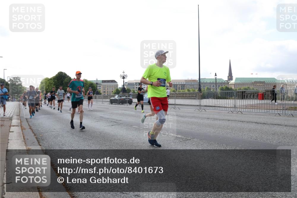 29.06.2025 - hella hamburg halbmarathon Lena Gebhardt http://msf.ph/oto/8401673 29.06.2025 10:03:22 Lombardsbrücke 3001, 619, 1114, 1135, 1138, 1161, 1414, 1450, 1482, 1885, 2594, 2619, 2683, 2759, 2780, 2782, 2810, 3572, 4204, 4307, 4511, 4613, 5384, 5464, 6208, 6217, 6391, 6453, 7210, 7211, 7277, 7278, 7279, 7290, 7706, 7935, 8614, 9439, 9453, 10389, 10824, 11556, 12169, 12177, 12211, 12212, 12377, 12422, 12843, 13036, 13474, 13664, 13732, 13793, 13857, 13874, 13976, 14224, 15539, 15643, 15859, 16371, 17226, 17550, 18028 meine-sportfotos.de
