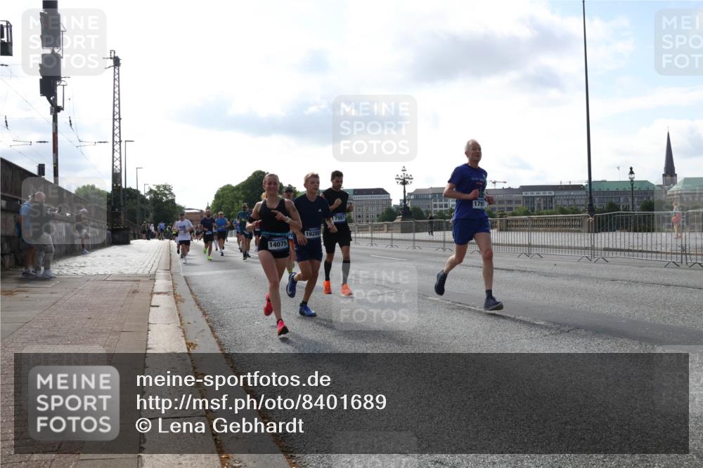 29.06.2025 - hella hamburg halbmarathon Lena Gebhardt http://msf.ph/oto/8401689 29.06.2025 09:49:04 Lombardsbrücke 14075, 16280, 1791, 1042, 1571, 1600, 1603, 2044, 2262, 2399, 2707, 2745, 2797, 2849, 3116, 3480, 3547, 4062, 4359, 4381, 5003, 5050, 5124, 5307, 5648, 5889, 6037, 6047, 6149, 6771, 6993, 7109, 7152, 7154, 7310, 7482, 7743, 7981, 8002, 8121, 8358, 8571, 9640, 9643, 10190, 10369, 10451, 10738, 10877, 11106, 11177, 11423, 11447, 11952, 12044, 12088, 12091, 12098, 12168, 12739, 13064, 13137, 13158, 13190, 13372, 13755, 13900, 13940, 14075, 14311, 14603 meine-sportfotos.de